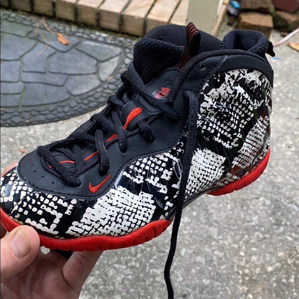 Nike Air Foamposite 1 "Snakeskin" Kids' Shoe